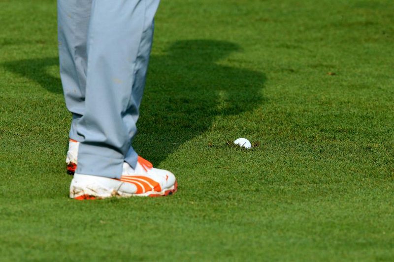 Luật golf bóng lún chuẩn nhất mà golfer không nên bỏ qua