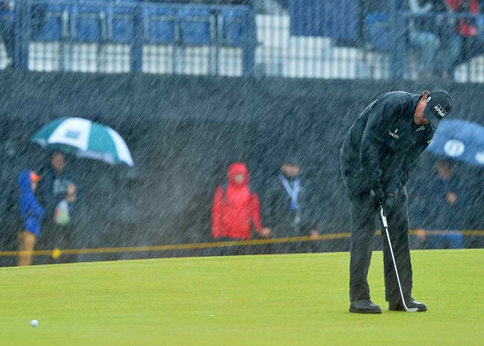 Kinh nghiệm đánh golf trời mưa bạn cần nằm lòng để có được cuộc vui trọn vẹn