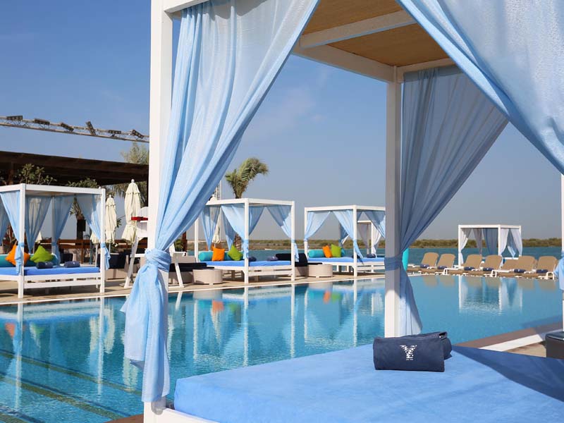 Crowne Plaza Abu Dhabi - khách sạn siêu sang với sân golf đẳng cấp cao