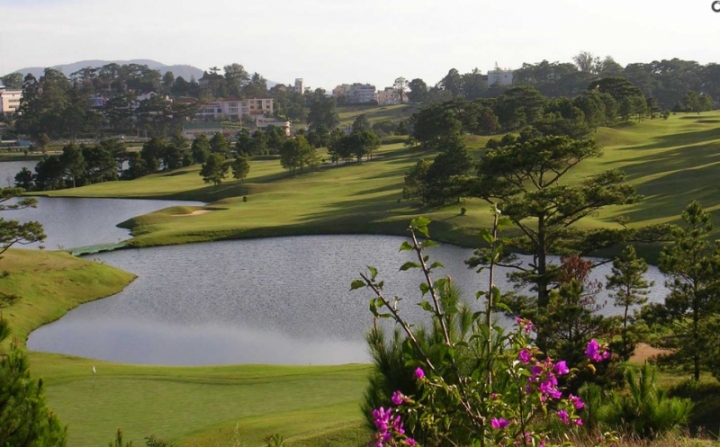 Dalat Palace Golf Club (Sân golf Đà Lạt)