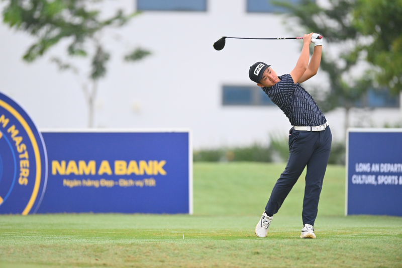 Nguyễn Anh Minh giữ vững vị trí đầu bảng Nam A Bank Vietnam Masters 2023