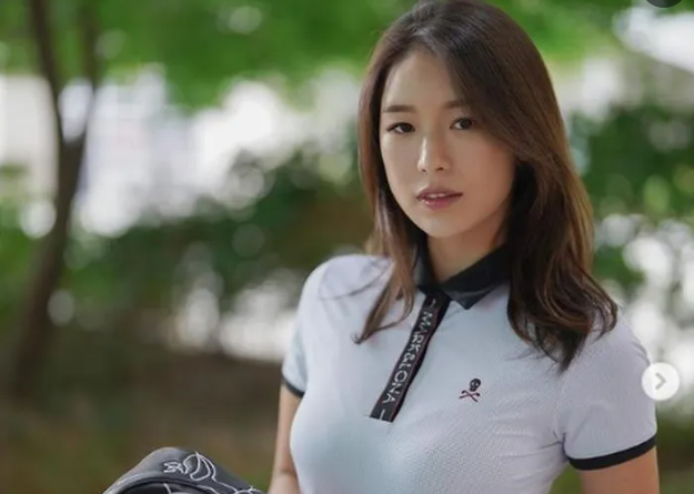 Nữ thần làng golf Hàn Quốc hút triệu fan nhờ khí chất